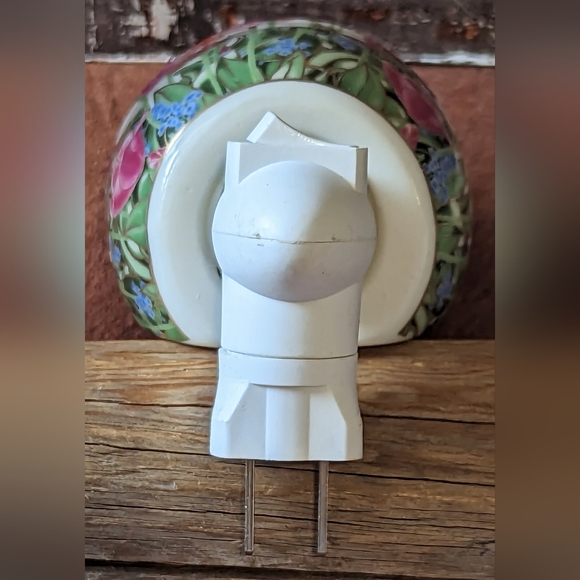 Sorelle Fine Porcelain Night Light - Picture 7 of 11